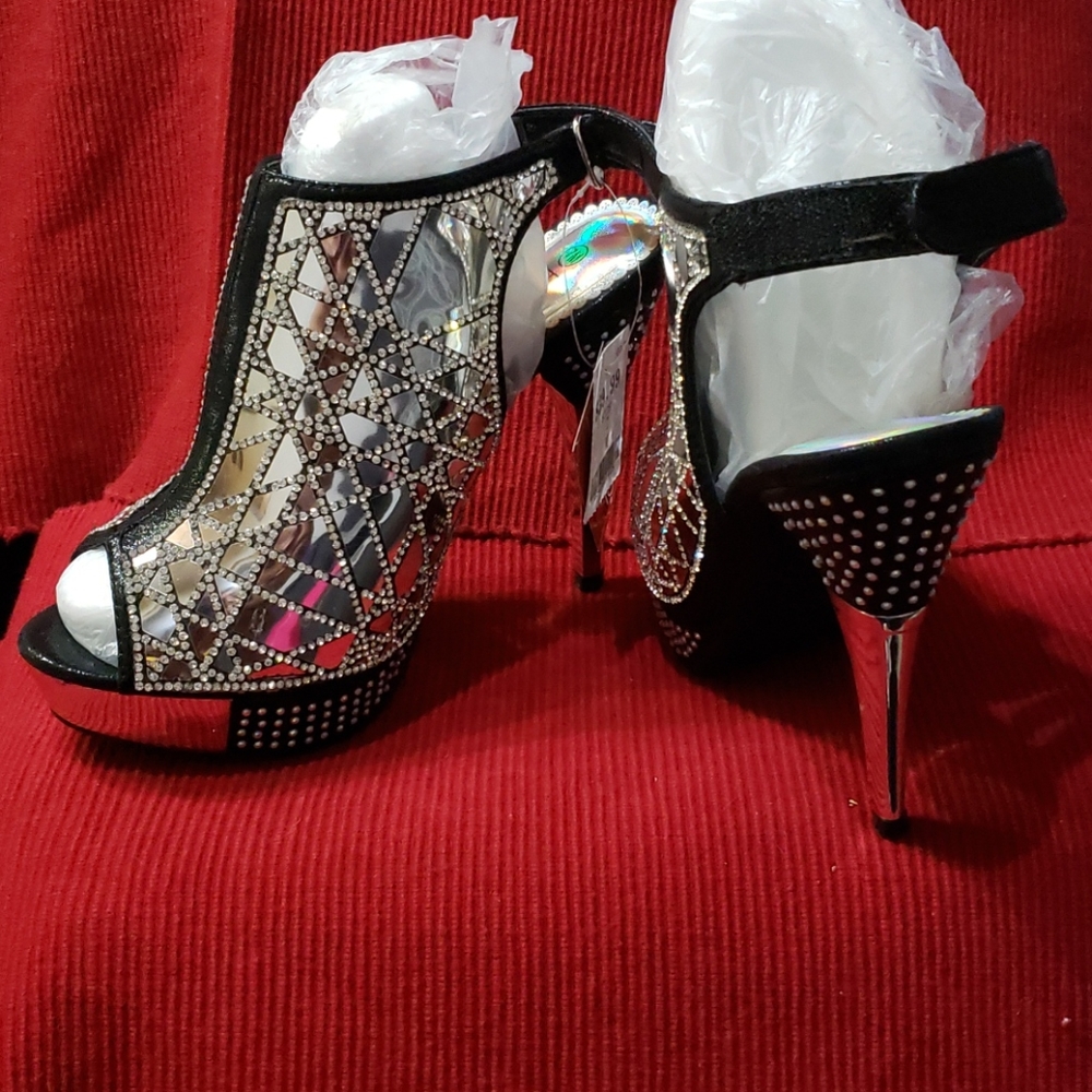 Dress Sandals, Sareena